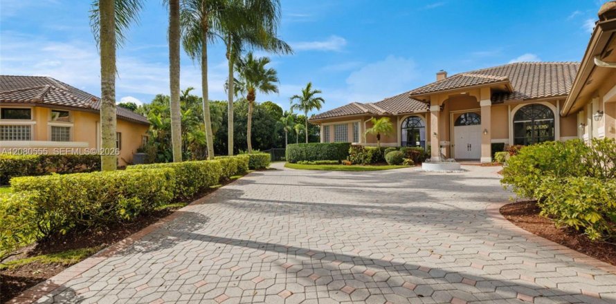 Villa ou maison à Plantation, Floride 6 chambres, 399.29 m2 № 2340425