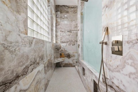 Villa ou maison à vendre à Plantation, Floride: 6 chambres, 399.29 m2 № 2340425 - photo 15