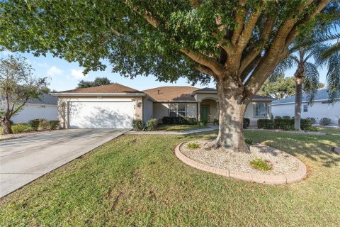 House in Summerfield, Florida 3 bedrooms, 188.5 sq.m. № 2208712