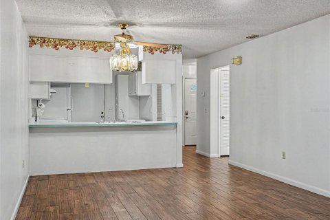 House in Winter Haven, Florida 2 bedrooms, 123.84 sq.m. № 2151947 - photo 8
