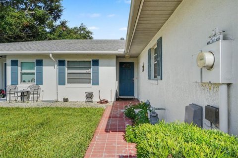 House in Winter Haven, Florida 2 bedrooms, 123.84 sq.m. № 2151947 - photo 15