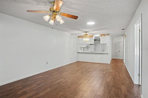 House in Winter Haven, Florida 2 bedrooms, 123.84 sq.m. № 2151947 - photo 2