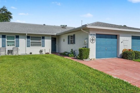 House in Winter Haven, Florida 2 bedrooms, 123.84 sq.m. № 2151947