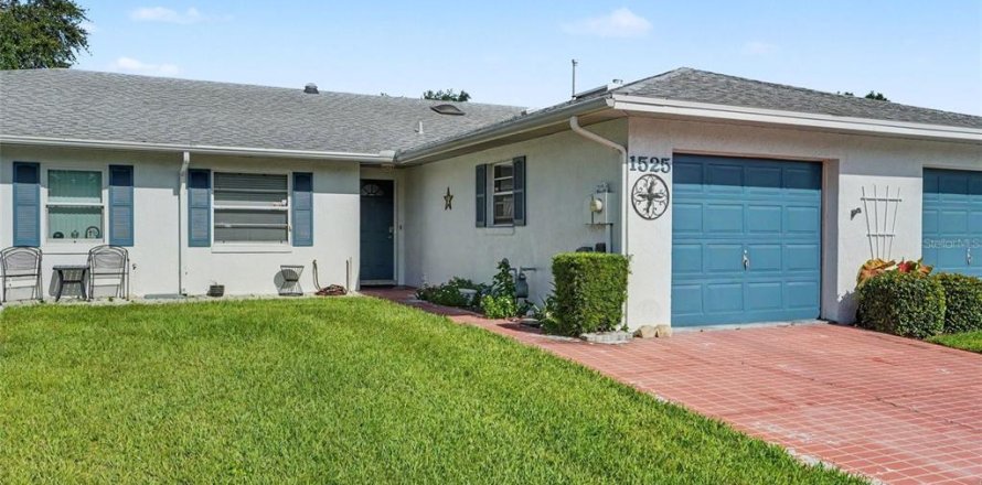 House in Winter Haven, Florida 2 bedrooms, 123.84 sq.m. № 2151947