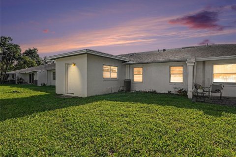 House in Winter Haven, Florida 2 bedrooms, 123.84 sq.m. № 2151947 - photo 30