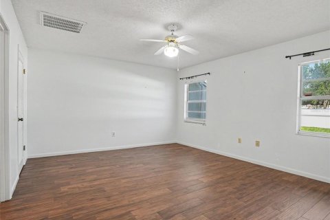 House in Winter Haven, Florida 2 bedrooms, 123.84 sq.m. № 2151947 - photo 14