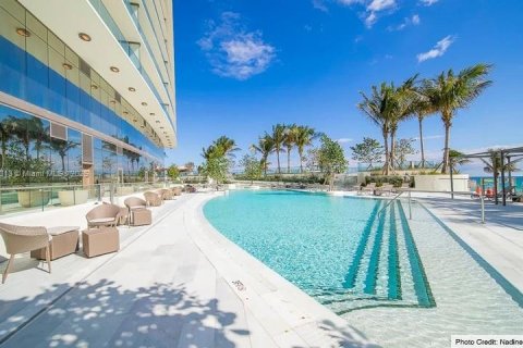 Condo in Sunny Isles Beach, Florida, 2 bedrooms № 2082270 - photo 3