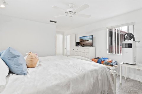 House in Yalaha, Florida 3 bedrooms, 179.12 sq.m. № 2203119 - photo 6