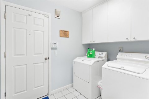 House in Yalaha, Florida 3 bedrooms, 179.12 sq.m. № 2203119 - photo 30
