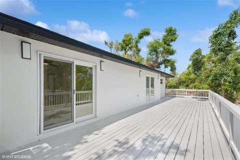 Propiedad comercial en venta en Sarasota, Florida, 7 dormitorios, 318.84 m2 № 1678154 - foto 26