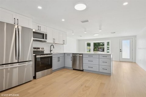 Propiedad comercial en venta en Sarasota, Florida, 7 dormitorios, 318.84 m2 № 1678154 - foto 4