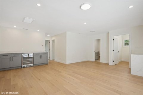 Propiedad comercial en venta en Sarasota, Florida, 7 dormitorios, 318.84 m2 № 1678154 - foto 10