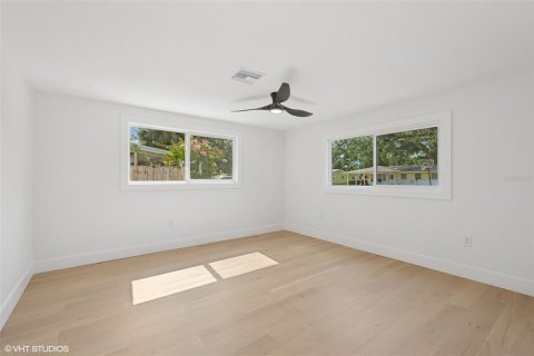 Propiedad comercial en venta en Sarasota, Florida, 7 dormitorios, 318.84 m2 № 1678154 - foto 7
