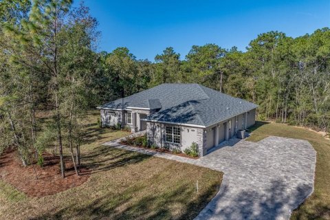 Villa ou maison à Beverly Hills, Floride 3 chambres, 239.41 m2 № 2151333