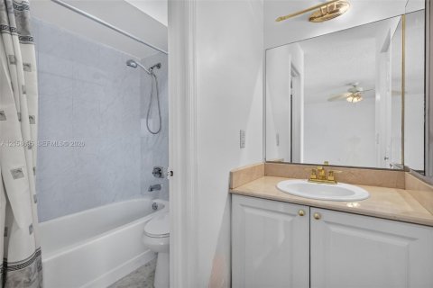 Touwnhouse à vendre à Miami, Floride: 3 chambres, 136.19 m2 № 2185433 - photo 29