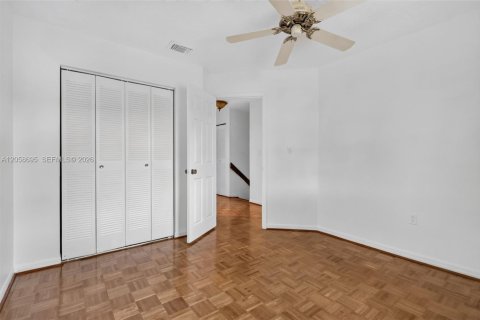 Touwnhouse à vendre à Miami, Floride: 3 chambres, 136.19 m2 № 2185433 - photo 14