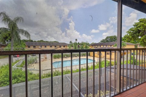 Touwnhouse à vendre à Miami, Floride: 3 chambres, 136.19 m2 № 2185433 - photo 22