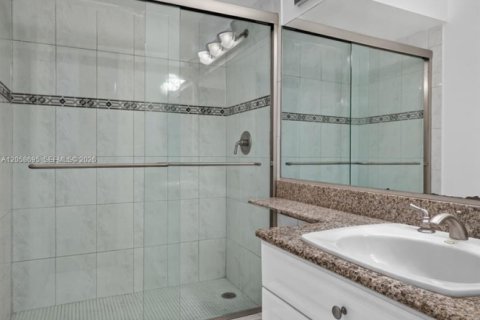 Touwnhouse à vendre à Miami, Floride: 3 chambres, 136.19 m2 № 2185433 - photo 19