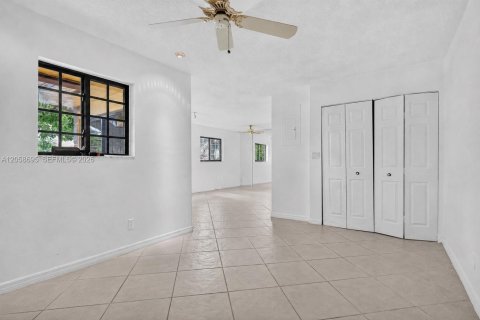 Touwnhouse à vendre à Miami, Floride: 3 chambres, 136.19 m2 № 2185433 - photo 6