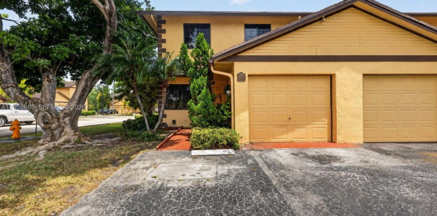 Touwnhouse à Miami, Floride 3 chambres, 136.19 m2 № 2185433