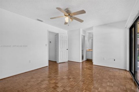 Touwnhouse à vendre à Miami, Floride: 3 chambres, 136.19 m2 № 2185433 - photo 25