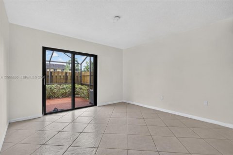 Touwnhouse à vendre à Miami, Floride: 3 chambres, 136.19 m2 № 2185433 - photo 9