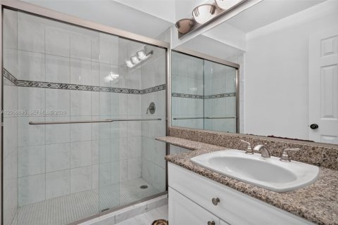 Touwnhouse à vendre à Miami, Floride: 3 chambres, 136.19 m2 № 2185433 - photo 18