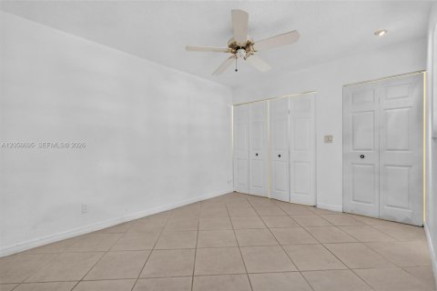 Touwnhouse à vendre à Miami, Floride: 3 chambres, 136.19 m2 № 2185433 - photo 5