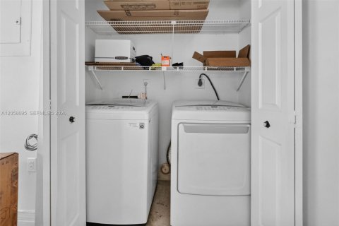 Touwnhouse à vendre à Miami, Floride: 3 chambres, 136.19 m2 № 2185433 - photo 20