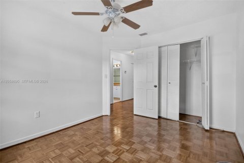 Touwnhouse à vendre à Miami, Floride: 3 chambres, 136.19 m2 № 2185433 - photo 17