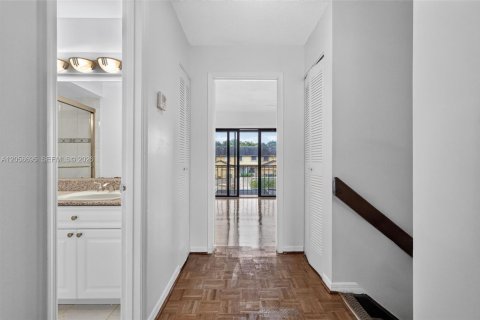 Touwnhouse à vendre à Miami, Floride: 3 chambres, 136.19 m2 № 2185433 - photo 15