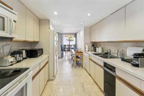 Condominio en alquiler en Bal Harbour, Florida, 3 dormitorios, 218.6 m2 № 2088461 - foto 7