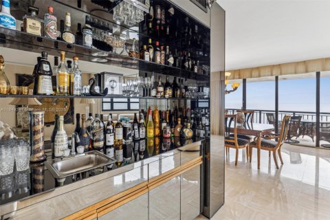 Condominio en alquiler en Bal Harbour, Florida, 3 dormitorios, 218.6 m2 № 2088461 - foto 9