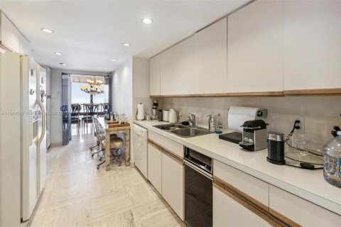 Condominio en alquiler en Bal Harbour, Florida, 3 dormitorios, 218.6 m2 № 2088461 - foto 8