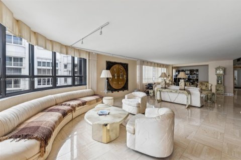 Condominio en alquiler en Bal Harbour, Florida, 3 dormitorios, 218.6 m2 № 2088461 - foto 5