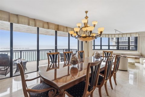 Condominio en alquiler en Bal Harbour, Florida, 3 dormitorios, 218.6 m2 № 2088461 - foto 4