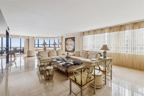 Condominio en alquiler en Bal Harbour, Florida, 3 dormitorios, 218.6 m2 № 2088461 - foto 13