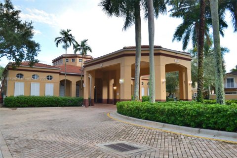 Townhouse in Miramar, Florida 2 bedrooms, 110.55 sq.m. № 1931242 - photo 2