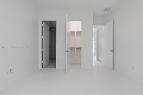 Купить виллу или дом в Дорал, Флорида 5 спален, 328.6м2, № 1941585 - фото 25