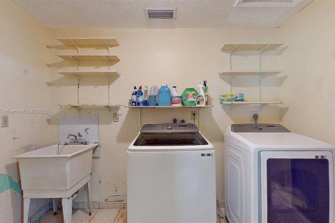 Купить виллу или дом в Хомстед, Флорида 4 спальни, 248.23м2, № 1971178 - фото 30