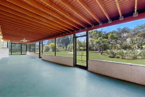 Купить виллу или дом в Хомстед, Флорида 4 спальни, 248.23м2, № 1971178 - фото 27