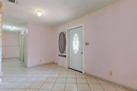 Купить виллу или дом в Хомстед, Флорида 4 спальни, 248.23м2, № 1971178 - фото 6