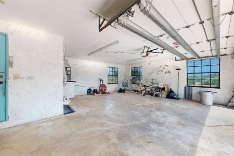 Купить виллу или дом в Хомстед, Флорида 4 спальни, 248.23м2, № 1971178 - фото 29