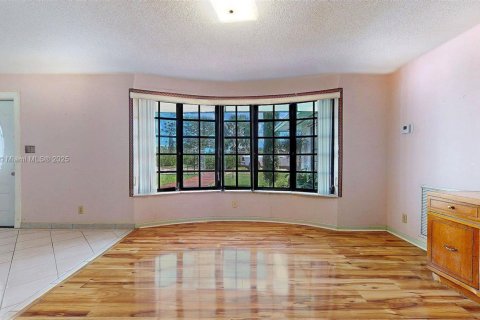 Купить виллу или дом в Хомстед, Флорида 4 спальни, 248.23м2, № 1971178 - фото 11