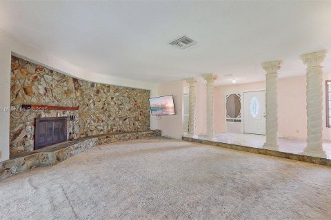 Купить виллу или дом в Хомстед, Флорида 4 спальни, 248.23м2, № 1971178 - фото 10