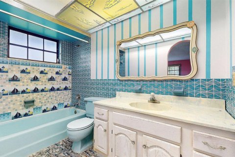 Купить виллу или дом в Хомстед, Флорида 4 спальни, 248.23м2, № 1971178 - фото 21