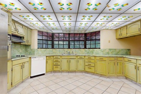 Купить виллу или дом в Хомстед, Флорида 4 спальни, 248.23м2, № 1971178 - фото 16