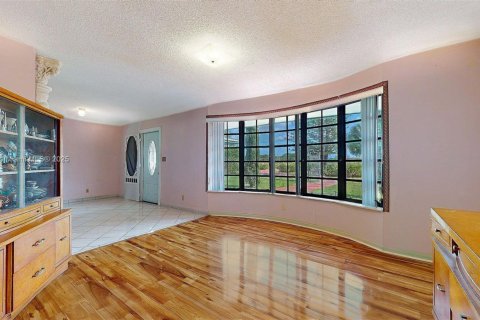 Купить виллу или дом в Хомстед, Флорида 4 спальни, 248.23м2, № 1971178 - фото 12