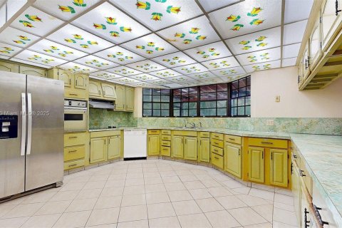 Купить виллу или дом в Хомстед, Флорида 4 спальни, 248.23м2, № 1971178 - фото 17