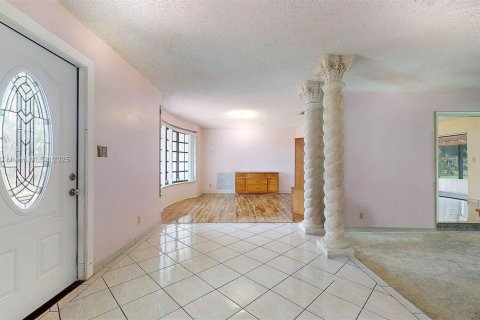 Купить виллу или дом в Хомстед, Флорида 4 спальни, 248.23м2, № 1971178 - фото 7